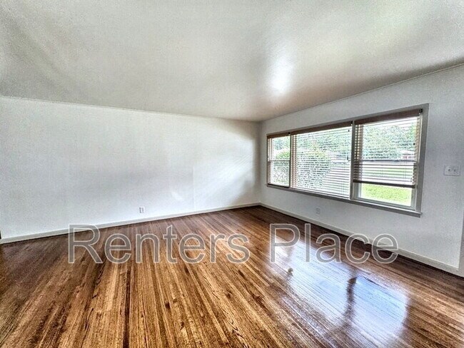 Building Photo - 1506 E 54th St