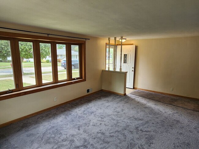 Building Photo - 4021 Harding Rd