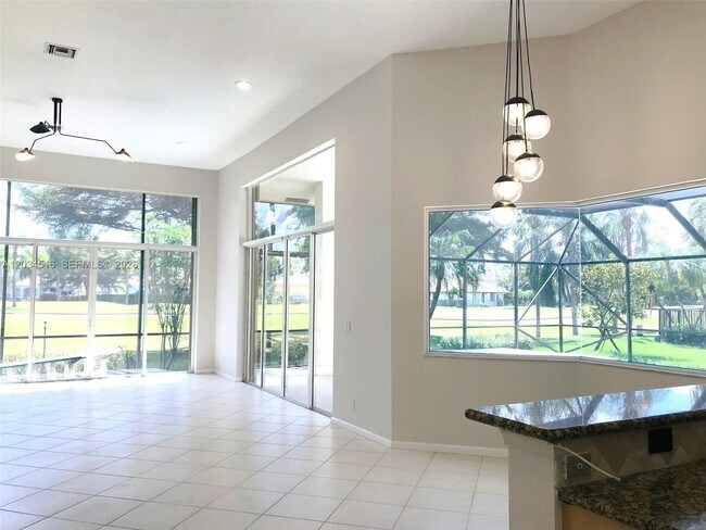 Building Photo - 2501 Poinciana Dr