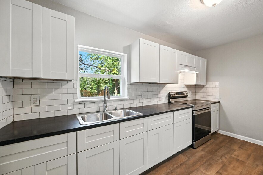 Building Photo - 2837 Avenue A