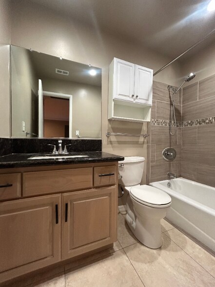 Building Photo - 832 Bonita Ave