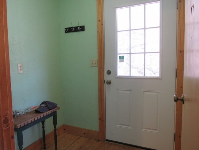 Building Photo - $1,400 - 2 Bedroom / 1 Bath Cabin in Tuckaseegee with Lovely Mountain View