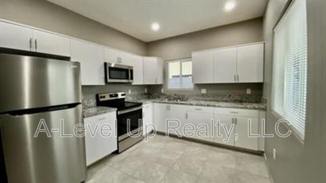 Building Photo - 1514 E 28th St