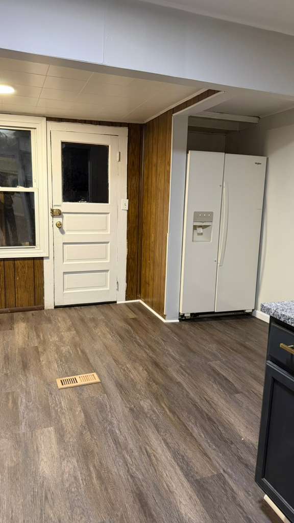 Building Photo - 13901 Tyler Ave