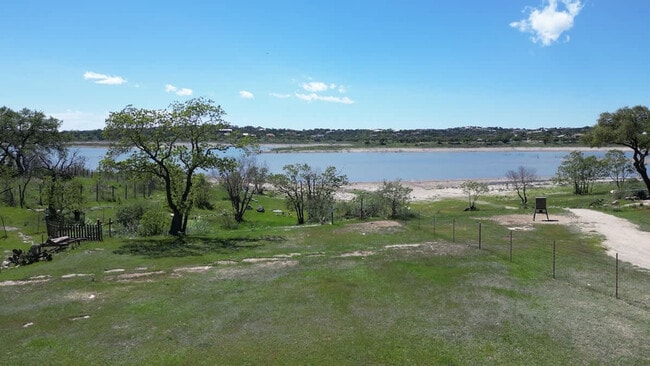 Building Photo - 2388 Lakeshore Dr