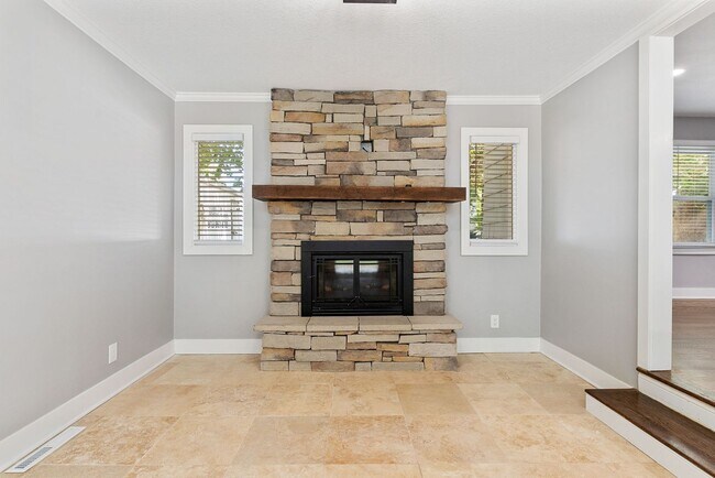 Building Photo - 7615 W 95th Terrace