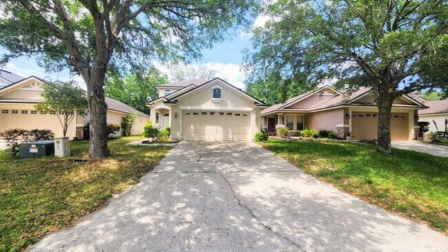 Primary Photo - Spacious 4-bedroom, 3-bath home in desirab...