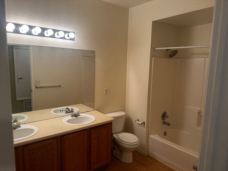 Second Bath - 3002 West Elizabeth Street