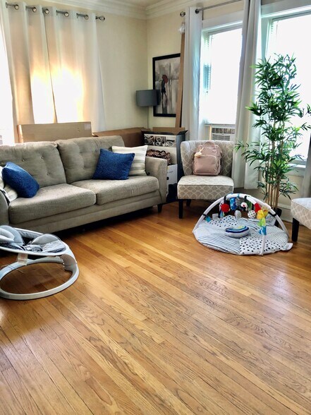 Building Photo - 2357 N Kenneth Ave