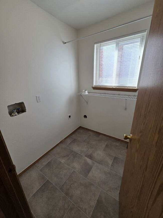 Building Photo - Single family home in Cul-De-Sac