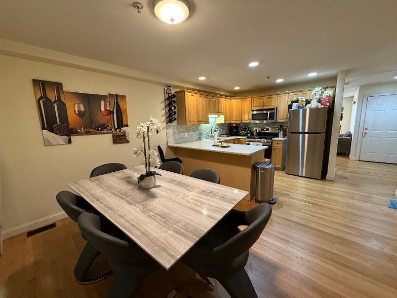 Building Photo - 33 Grantley St