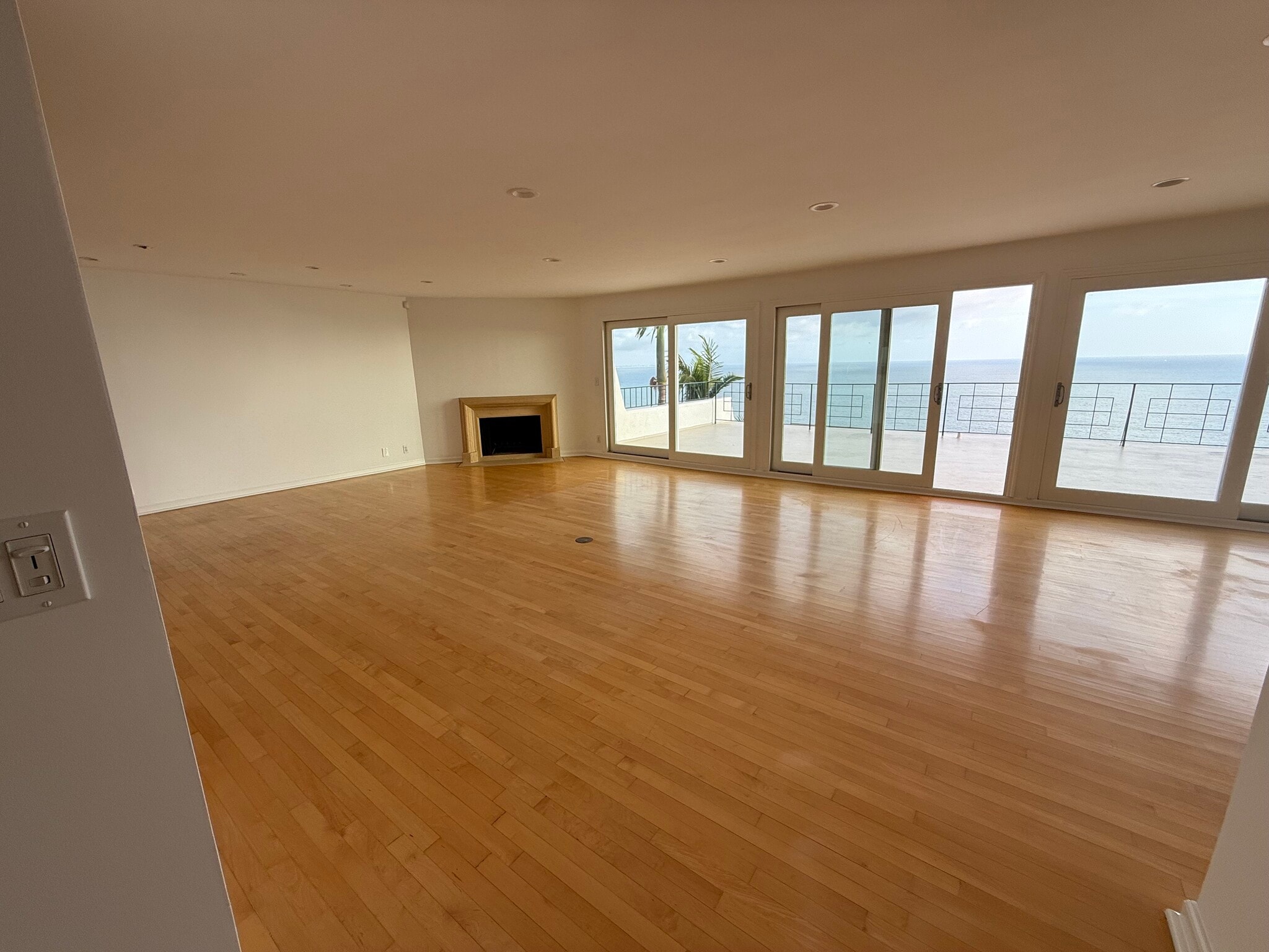 Living Room - 18139 Coastline Dr