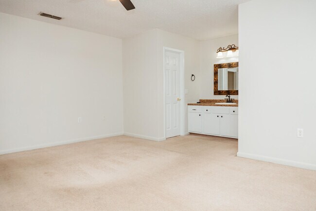 Building Photo - 410 Tanglewood Dr