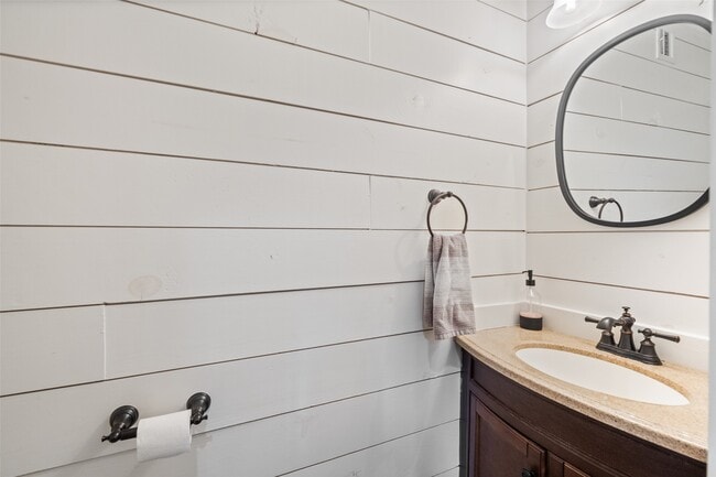 Building Photo - 3203 Poe Dr