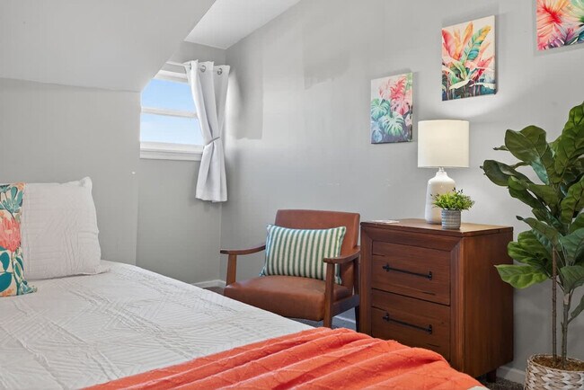 Building Photo - 1427 W Ocean View Ave