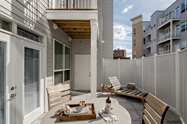 Private patio - Avalon Bloomfield Station