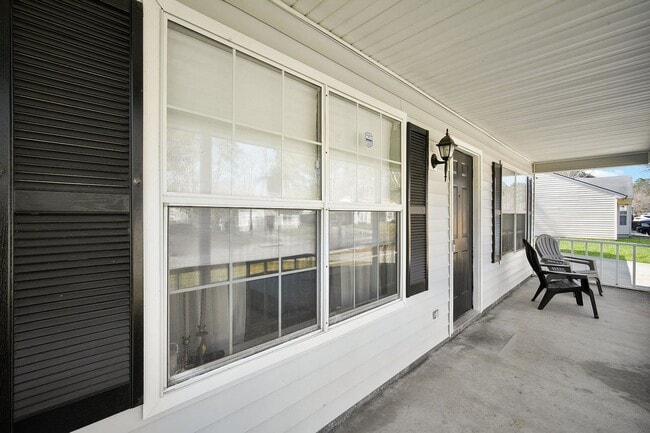 Building Photo - Charming Cape Cod-Style Home with 4 Bedrooms in Savannah, GA