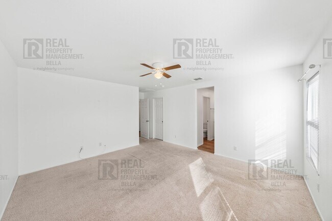 Building Photo - Spacious 4-Bed, 2-Bath Open-Concept Home i...