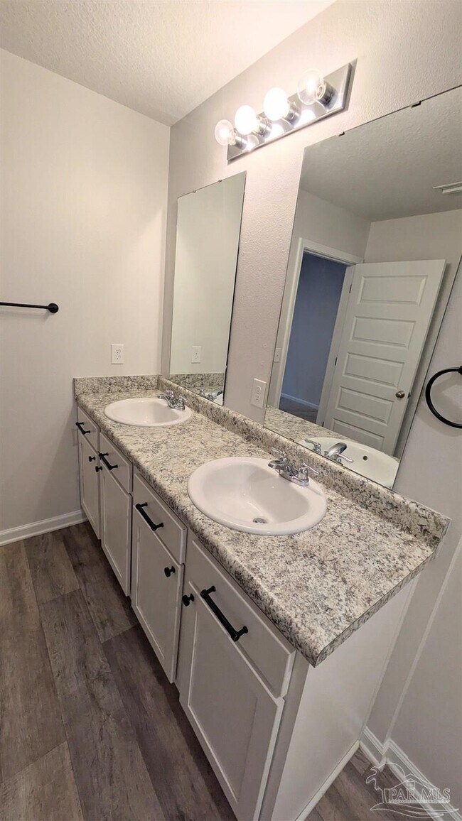 Building Photo - 10557 Queens Gate Cir
