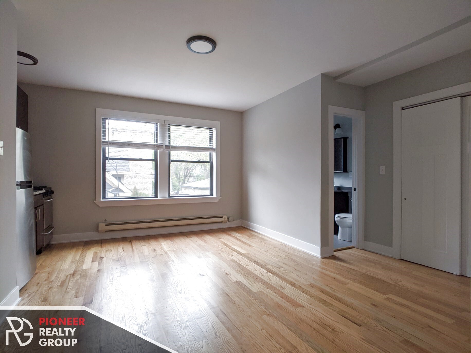Building Photo - 4542 N Damen Ave