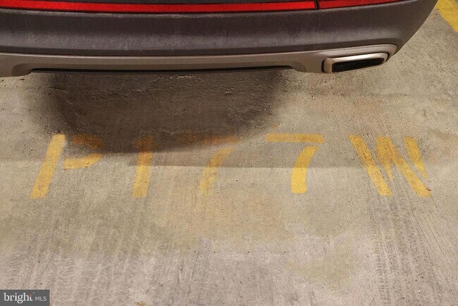 Building Photo - 3713 S George Mason Dr