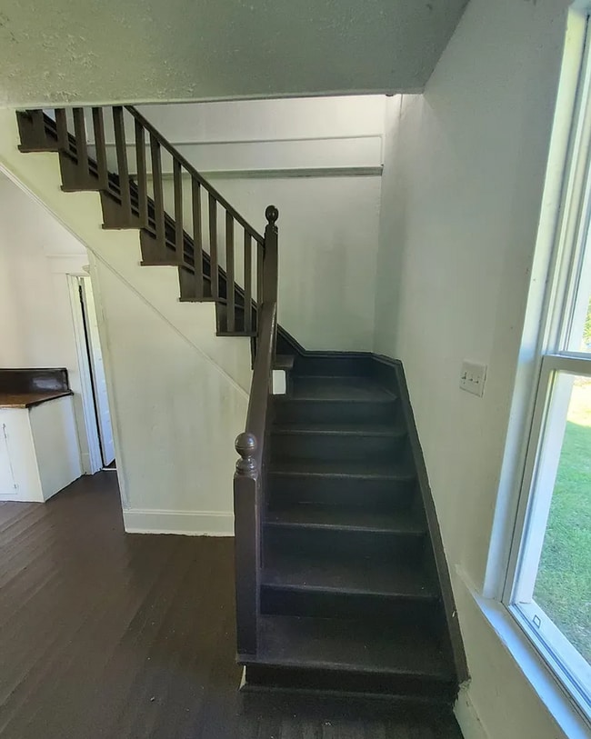 Building Photo - Spacious 2 story home near OTC