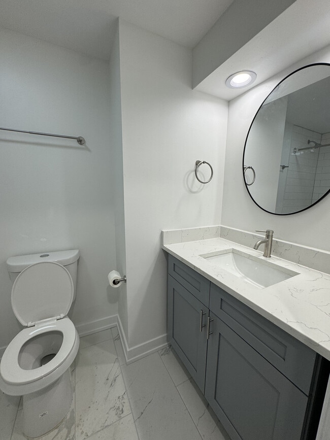 Building Photo - 4656 W 87th St