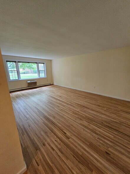 Building Photo - 605 Grove St