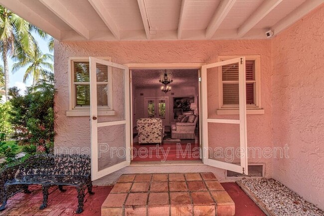 Building Photo - 194 Almeria Rd