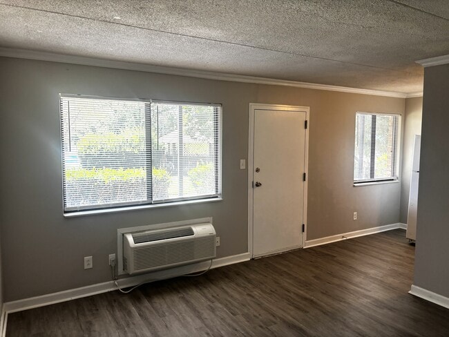 Building Photo - 2733 Jersey Ave