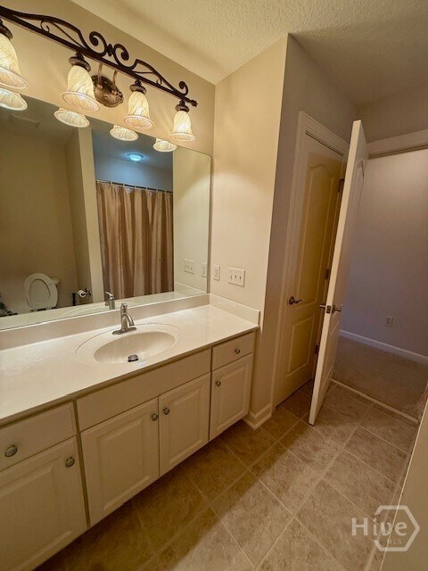 Building Photo - 204 Oak Branch Ct