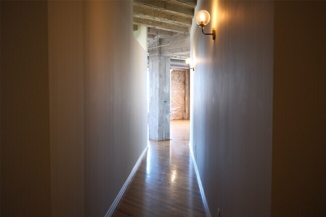 Building Photo - 201 Main St