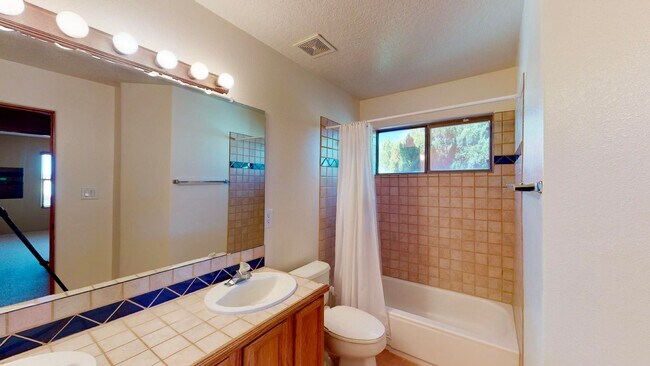 Building Photo - 3 bedroom 2.5 bathroom southwest Albuquerque