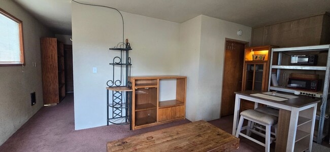 Building Photo - Room for rent with private entrance