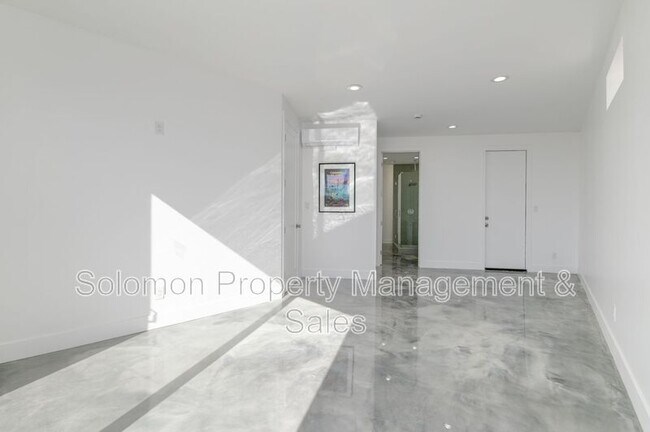 Building Photo - 2150 Bulrush Ln