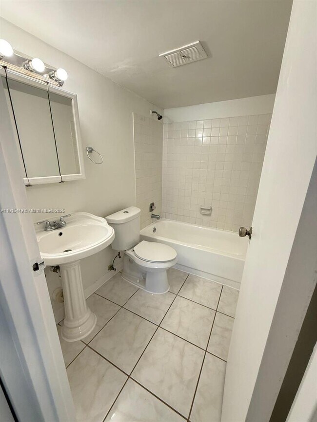 Building Photo - 5805 Washington St