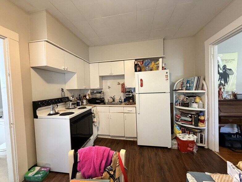 Building Photo - 8A Forest St. Unit 1L