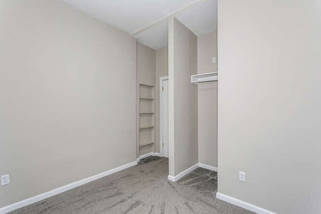 Building Photo - 3 Bedroom 2 bath home with garage in a prime location!