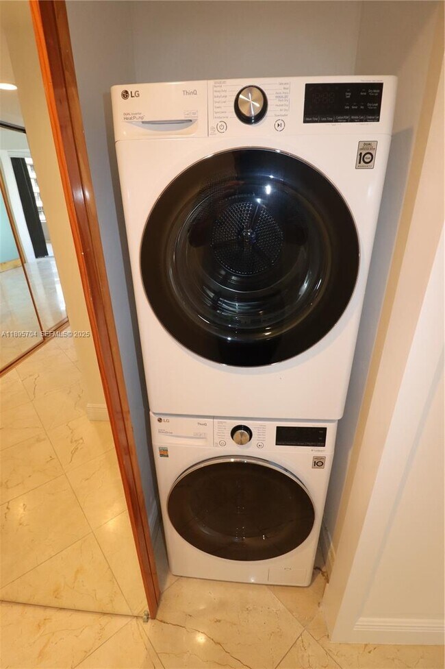 Building Photo - 201 Crandon Blvd