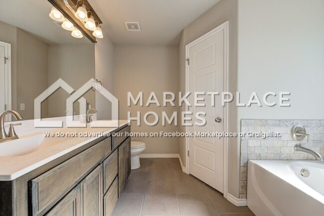 Building Photo - 3914 Wiltshire Dr