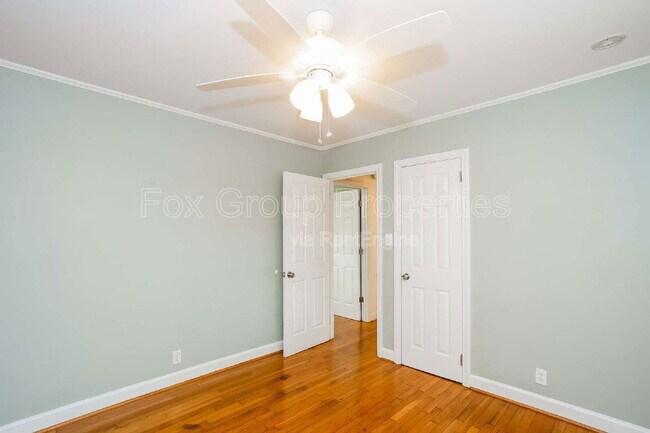 Building Photo - 1102 Woods Dr