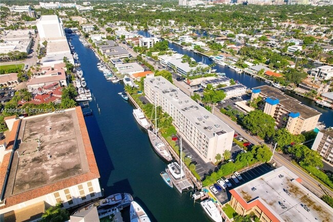Building Photo - 1600 SE 15th St