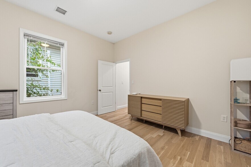 Building Photo - 77 North St