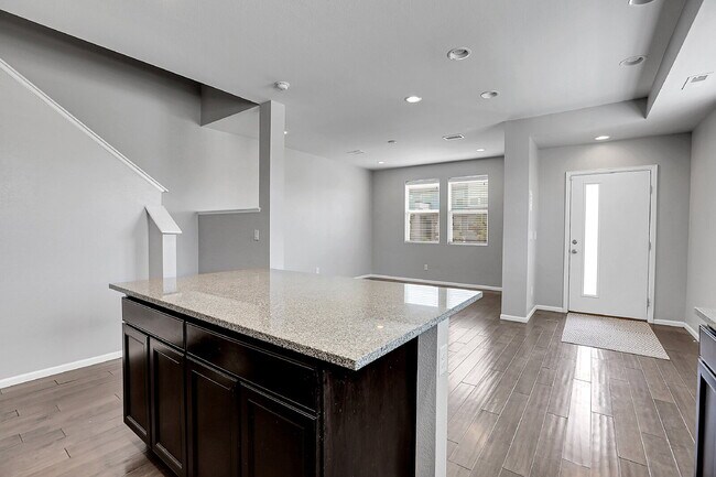 Building Photo - $2,750.00, 3 bed, 2.5 bath located in Denver