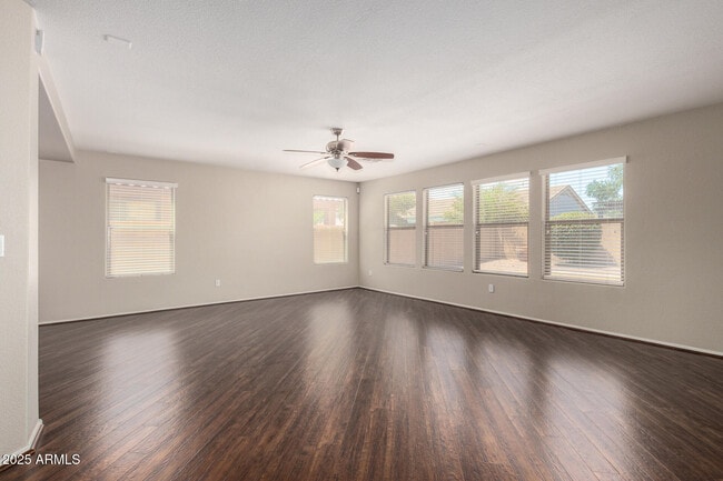 Building Photo - 4122 E Palm Beach Dr
