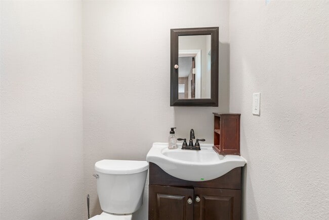 Building Photo - 218 Waterfall Dr