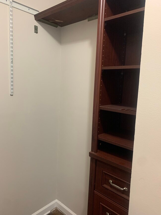 Building Photo - 7095 Birling Dr