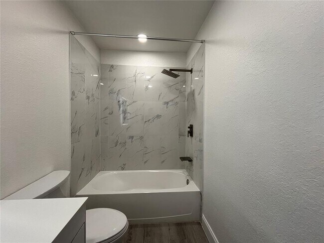 Building Photo - 13838 Fairway Island Dr