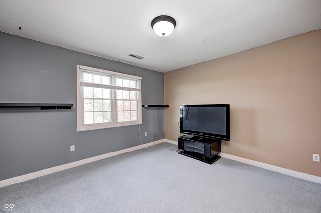 Building Photo - 2009 W 250 N