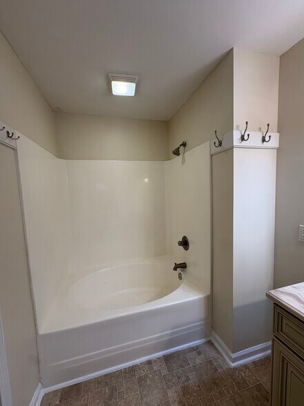 Primary Room Bath - 472 Jester Street